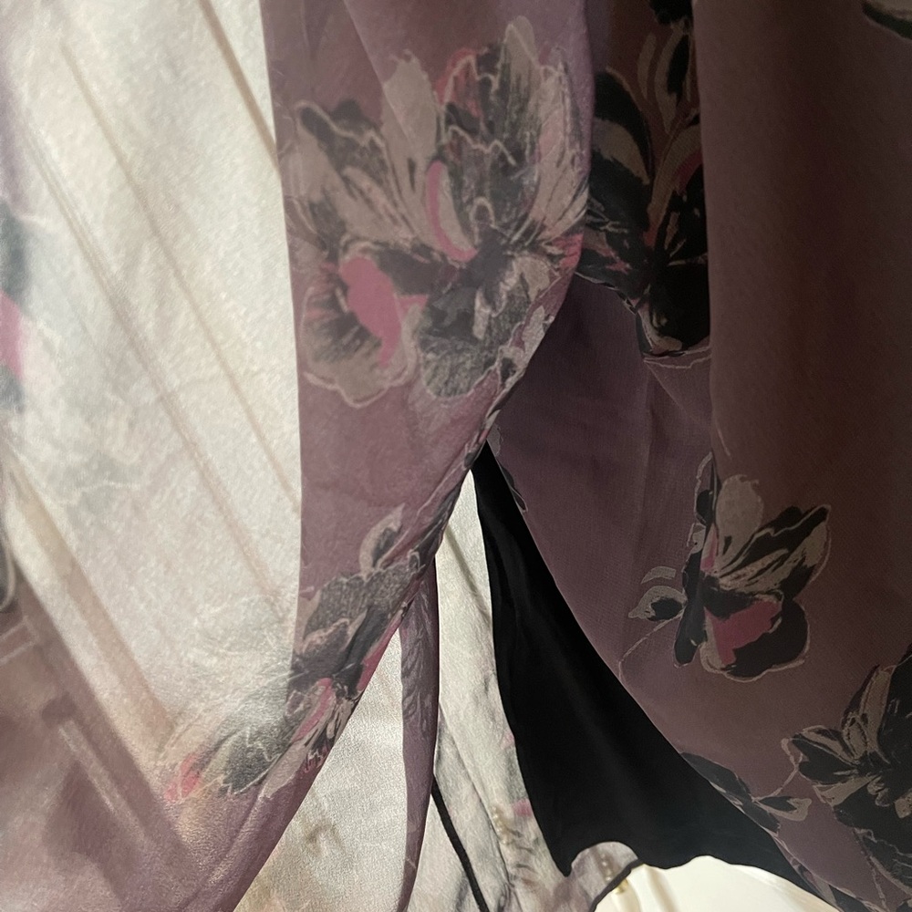 NWT Ann Taylor sleeveless top featuring a draped floral design and a cowl neck M - Picture 2 of 9